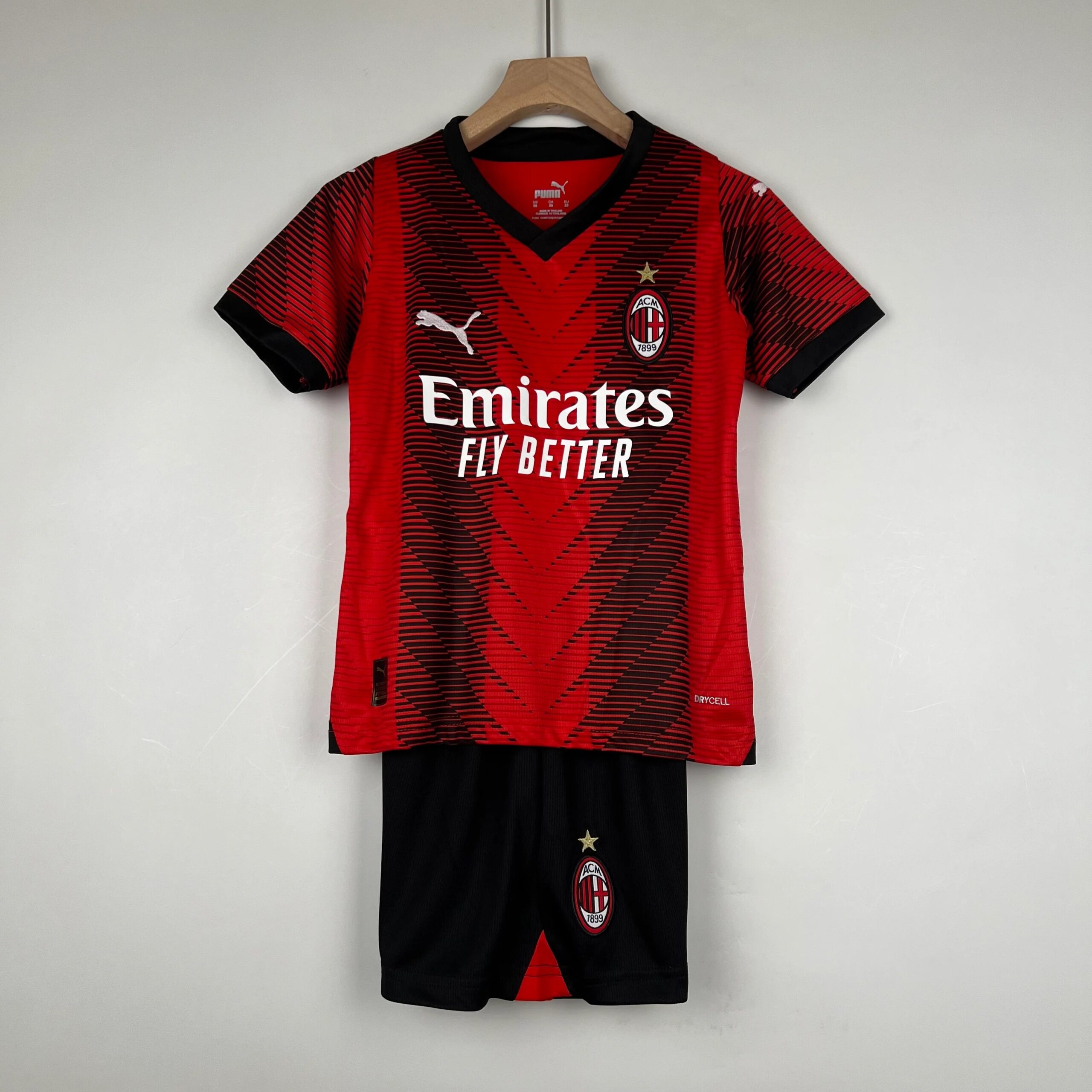 AC米兰2023-2024赛季主场儿童球衣-scaled-1.jpg AC Milan's home children's jersey for the 2023-2024 season - Image 1