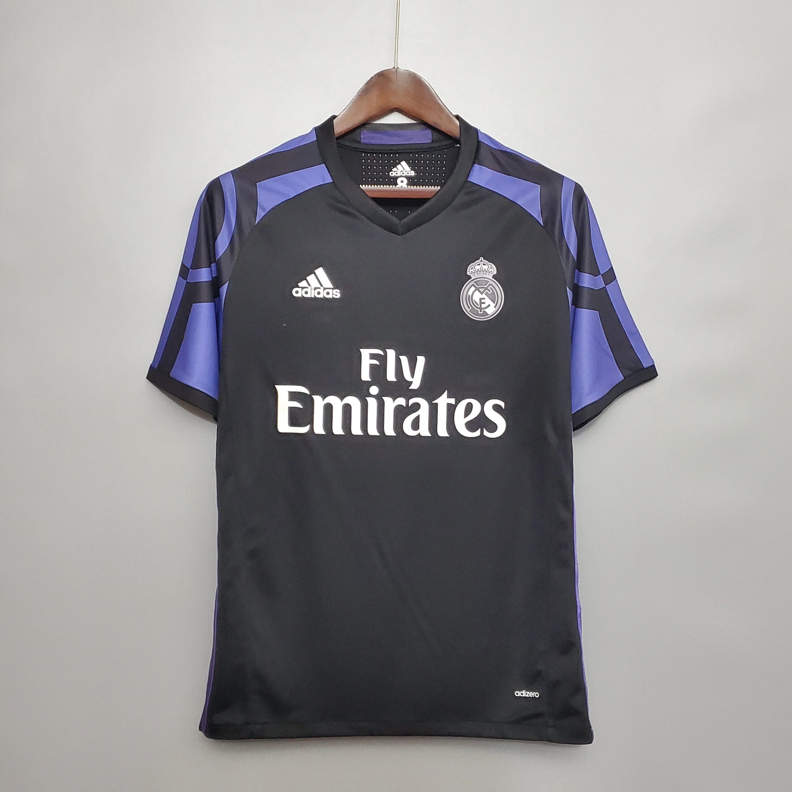 皇家马德里-2015-2016-赛季第三球衣-scaled-1.jpg Real Madrid's third shirt for the 2015-2016 season - Image 1